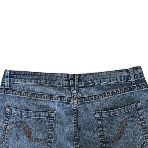 Cato Light Wash Mid Rise Blue Denim Jean Shorts - Picture 8 of 11